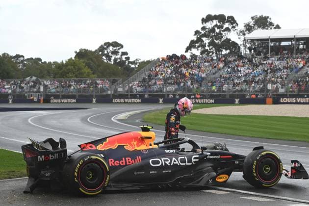 AUSTRALIAN GRAND PRIX, Liam Lawson of Red Bull Racing crashes during the Australian Formula One Grand Prix at Albert Park in Melbourne, Victoria, Sunday, March 16, 2025. ( NO ARCHIVING, EDITORIAL USE ONLY, NO USE IN BOOKS WITHOUT CONSENT Melbourne Victoria Australia  Copyright: xJoelxCarrettx 20250316134727076241