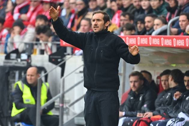 Coach Julian SCHUSTER SC Freiburg , gestures,gives instructions, single image,cropped single motif,half figure,half figure, Football 1 Bundesliga season 2024 2025, 26 Matchday, Matchday16 1 FSV Mainz 05 SC Freiburg 2 2 on 15 03 2025, MEWA ARENA