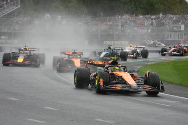 FORMULA 1 LOUIS VUITTON AUSTRALIAN GRAND PRIX 2025 16 03 2025, Albert Park Circuit, Melbourne, FORMULA 1 LOUIS VUITTON AUSTRALIAN GRAND PRIX 2025 ,in the picture race start Lando Norris GBR , McLaren F1 Team, Max Verstappen NLD , Oracle Red Bull Racing, Oscar Piastri AUS , McLaren F1 Team nordphotoxGmbHx xBratic nph00250