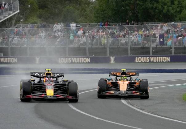 FORMULA 1 LOUIS VUITTON AUSTRALIAN GRAND PRIX 2025 16 03 2025, Albert Park Circuit, Melbourne, FORMULA 1 LOUIS VUITTON AUSTRALIAN GRAND PRIX 2025 ,in the picture Liam Lawson NZL , Oracle Red Bull Racing, Lando Norris GBR , McLaren F1 Team nordphotoxGmbHx xBratic nph00250