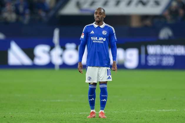 Christopher Antwi Adjei FC Schalke 04 looks on, 2 Bundesliga, FC Schalke 04 vs Hannover 96, Veltins Arena, March 14, 2025 in Gelsenkirchen, Germany Photo by Marco Steinbrenner DeFodi Images Christopher Antwi Adjei FC Schalke 04 looks on, 2 Bundesliga, FC Schalke 04 vs Hannover 96, Veltins Arena, March 14, 2025 in Gelsenkirchen, Germany Photo by Marco Steinbrenner DeFodi Images DFB DFL REGULATIONS PROHIBIT ANY USE OF PHOTOGRAPHS AS IMAGE SEQUENCES AND OR QUASI VIDEO