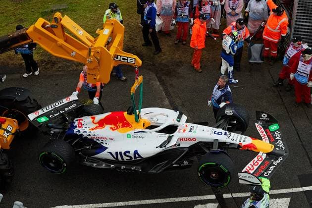 15 05 2025, xrarjax, Motorsport FIA Formula 1, Australian Grand Prix 2025 v l Isack Hadjar Racing Bulls start number 06 accident crash FIA REGULATIONS PROHIBIT ANY USE OF PHOTOGRAPHS as IMAGE SEQUENCES and or QUASI VIDEO Melbourne
