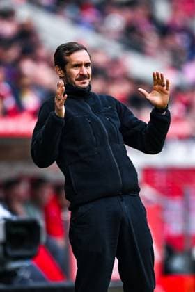 Julian Schuster SC Freiburg, Coach gesticulates, GER, 1 FSV Mainz 05 vs SC Freiburg, Football, 1 Bundesliga, Matchday 26, Season 2024 2025, 15 03 2025 DFL REGULATIONS PROHIBIT ANY USE OF PHOTOGRAPHS as IMAGE SEQUENCES and or QUASI VIDEO GER, 1 FSV Mainz 05 vs SC Freiburg, Football, 1 Bundesliga, Matchday 26, Season 2024 2025, 15 03 2025 Mainz Copyright: xEibner-Pressefoto FlorianxWiegandx EP_FWD