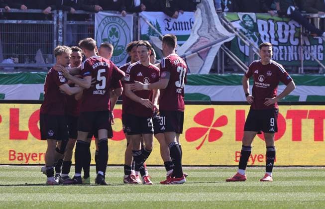 16 03 2025 Soccer Season 2024 2025 2 Soccer Bundesliga 26 Matchday 1 FC Nürnberg FCN Club SpVgg Greuther Fürth Kleeblatt Derby Frankenderby Sportfoto Zink DaMa xdaxmax DFL regulations prohibit any use of photographs as image sequences and or quasi video only for editorial use Jubel Freude Torjubel nach Tor zum 1 0 Julian Justvan 10, 1 FC Nürnberg FCN und Mannschaft Team jubelt freut sich Torschütze Julian Justvan 10, 1 FC Nürnberg FCN