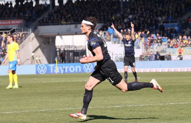 Eintracht BS vs Hertha BSC Berlin Braunschweig, 16 03 2025, Soccer, Season 24 25, 2 Bundesliga, Matchday 26, Eintracht Braunschweig vs Hertha BSC Berlin, Picture shows jubilation at Hertha over the goal to 1 0 by Fabian Reese Hertha, 11 Braunschweig