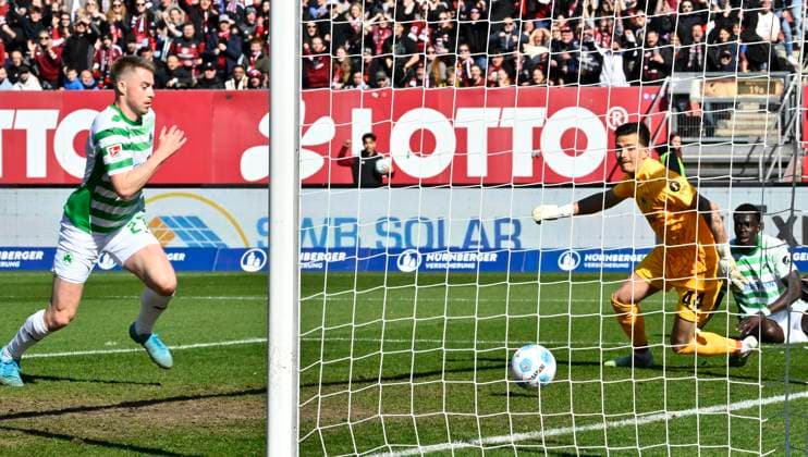16 03 2025 Soccer season 2024 2025 2 Soccer Bundesliga 26 Matchday 1 FC Nürnberg FCN Club SpVgg Greuther Fürth Kleeblatt Derby Frankenderby Sportfoto Zink xwoxzix DFL regulations prohibit any use of photographs as image sequences and or quasi video only for editorial use Gian Luca Gian Luca Itter 27, SpVgg Greuther Fürth saves for Nahuel Noll 44, SpVgg Greuther Fürth Chance Torchance