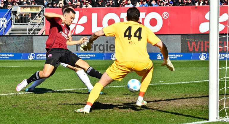 16 03 2025 Soccer season 2024 2025 2 Soccer Bundesliga 26 Matchday 1 FC Nürnberg FCN Club SpVgg Greuther Fürth Kleeblatt Derby Frankenderby Sportfoto Zink xwoxzix DFL regulations prohibit any use of photographs as image sequences and or quasi video only for editorial use Julian Justvan 10, 1 FC Nürnberg FCN scores goal Goal shot for 2 0 against Nahuel Noll 44, SpVgg Greuther Fürth