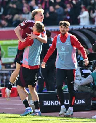 16 03 2025 Soccer Season 2024 2025 2 Soccer Bundesliga 26 Matchday 1 FC Nürnberg FCN Club SpVgg Greuther Fürth Kleeblatt Derby Frankenderby Sportfoto Zink MeZi xmexzix DFL regulations prohibit any use of photographs as image sequences and or quasi video only for editorial use Tim Janisch 32, 1 FC Nürnberg FCN Nick Seidel 33, 1 FC Nürnberg FCN Jubel Freude