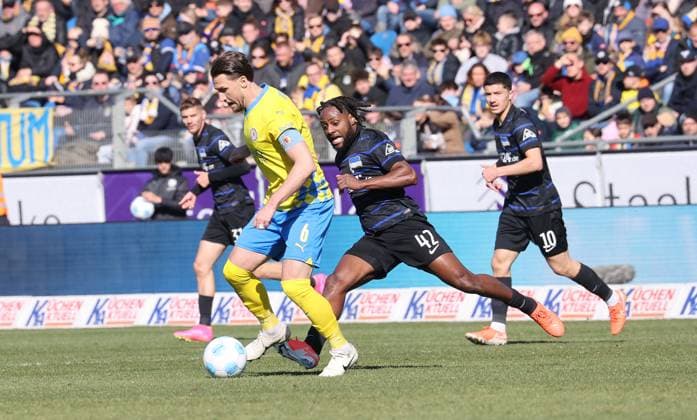 Eintracht BS vs Hertha BSC Berlin Braunschweig, 16 03 2025, Football, Season 24 25, 2 Bundesliga, Matchday 26, Eintracht Braunschweig vs Hertha BSC Berlin, Picture shows Ermin Bicakcic BTSV, 6 Braunschweig
