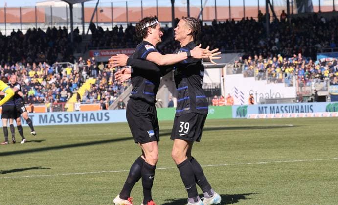 Eintracht BS vs Hertha BSC Berlin Braunschweig, 16 03 2025, Soccer, Season 24 25, 2 Bundesliga, Matchday 26, Eintracht Braunschweig vs Hertha BSC Berlin, Picture shows jubilation at Hertha over the goal to 2 0 by Derry Lionel Scherhant Hertha, 39 with Fabian Reese Hertha, 11 Braunschweig