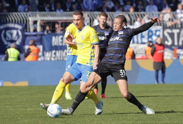 Derry Scherhant Hertha BSC , Sven Koehler Eintracht Braunschweig Football, Men, Season 2024 2025 2 BL, Eintracht Stadion, Eintracht Braunschweig vs Hertha BSC Berlin DFL REGULATIONS PROHIBIT ANY USE OF PHOTOGRAPHS AS IMAGE SEQUENCES AND OR QUASI VIDEO