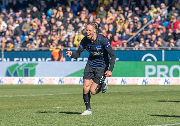 Soccer, Men, Season 2024 2025, 2 Bundesliga 26 Matchday , Eintracht Braunschweig Hertha BSC, Derry Scherhant Hertha BSC , Cheering after goal to 0 2, 16 03 2025, Copyright: xSebastianxRäppold MatthiasxKochx