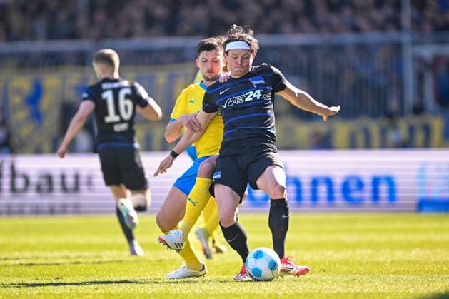 2 Liga Eintracht Braunschweig Hertha BSC Berlin on 16 03 2025 at Eintracht Stadion in Braunschweig Jannis Nikolaou Braunschweig in a duel against Fabian Reese Hertha BSC Berlin MT