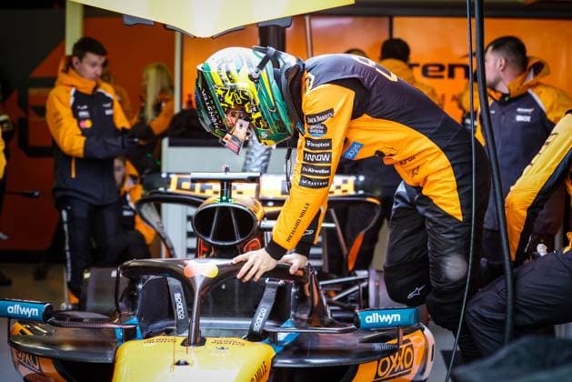 March 16, 2025, Melbourne, Victoria, Australia: MELBOURNE, AUSTRALIA - MARCH 16: Oscar Piastri of Australia and McLaren Formula 1 Team MCL39 before the Australian Formula 1 Grand Prix at Albert Park in Melbourne, Australia Melbourne Australia - ZUMAp121 20250316_zsp_p121_042 Copyright: xChrisxPutnamx