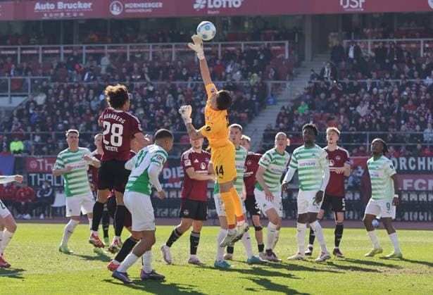 16 03 2025 Soccer Season 2024 2025 2 Soccer Bundesliga 26 Matchday 1 FC Nürnberg FCN Club SpVgg Greuther Fürth Kleeblatt Derby Frankenderby Sportfoto Zink DaMa xdaxmax DFL regulations prohibit any use of photographs as image sequences and or quasi video only for editorial use Nahuel Noll 44, SpVgg Greuther Fürth tries to reach ball