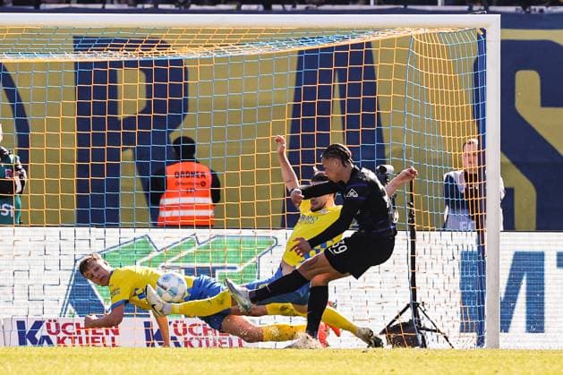 Goalscorer Derry Scherhant Hertha BSC Berlin,39 scores to 0 2 against Ermin Bicakcic Eintracht Braunschweig,6 and Robert Ivanov Eintracht Braunschweig,5 2 Bundesliga season 2024 2025 Eintracht Braunschweig vs Hertha BSC Berlin at Eintracht Stadion in Braunschweig action,soccer,man,men,Germany,16 03 2025