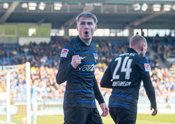 Football, Men, Season 2024 2025, 2 Bundesliga 26 Matchday , Eintracht Braunschweig Hertha BSC, f l Marten Winkler Hertha BSC , Jon Dagur Thorsteinsson Hertha BSC , Celebration after goal to 1 5, 16 03 2025, Copyright: xSebastianxRäppold MatthiasxKochx