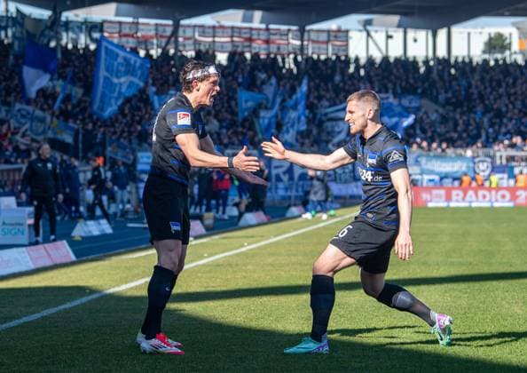 Soccer, Men, Season 2024 2025, 2 Bundesliga 26 Matchday , Eintracht Braunschweig Hertha BSC, f l Fabian Reese Hertha BSC , Jonjoe Kenny Hertha BSC , Cheering after goal to 0 1, 16 03 2025, Copyright: xSebastianxRäppold MatthiasxKochx