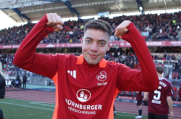 16 03 2025 Soccer season 2024 2025 2 Soccer Bundesliga 26 Matchday 1 FC Nürnberg FCN Club SpVgg Greuther Fürth Kleeblatt Derby Frankenderby Sportfoto Zink DaMa xdaxmax DFL regulations prohibit any use of photographs as image sequences and or quasi video only for editorial use Jubel Freude nach Spielende Stefanos Tzimas 9, 1 FC Nürnberg FCN ballt Faust Fäuste