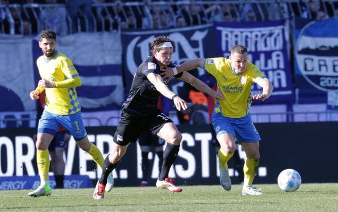Fabian Reese Hertha BSC , Sven Koehler Eintracht Braunschweig Football, Men, Season 2024 2025 2 BL, Eintracht Stadion, Eintracht Braunschweig vs Hertha BSC Berlin, 1 5 DFL REGULATIONS PROHIBIT ANY USE OF PHOTOGRAPHS AS IMAGE SEQUENCES AND OR QUASI VIDEO