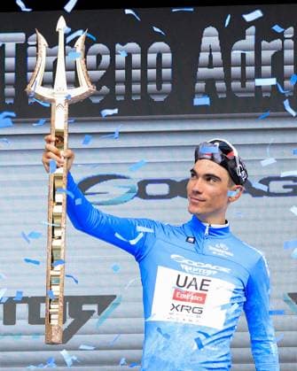 Tirreno Adriatico 2025 - 60th Edition - 7th stage - Porto Potenza Picena - San Benedetto del Tronto 147 km - 16 03 2025 - AYUSO Juan during the award ceremony during Stage 7 - Porto Potenza Picena San Benedetto del Tronto, Cycling Tirreno Adriatico race in San Benedetto del Tronto, Italy, March 16 2025  Copyright: xStefanoxCavasino IPAxSportx xipa-agency.netx xx IPA_55415297 IPA_Agency_IPA55415297