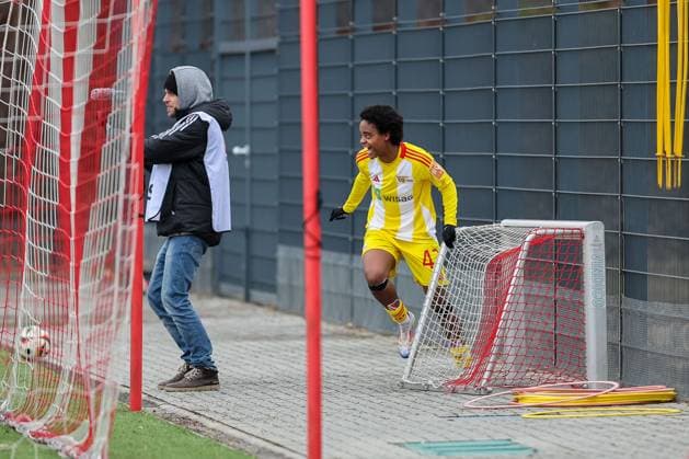 Celebration for the goal to 0 2 by Lisa Heiseler 1 FC Union Berlin, 07 , Naika Reissner 1 FC Union Berlin, 42 cheers with, GER, FC Bayern Muenchen II vs 1 FC Union Berlin, Football, 2 Womens Bundesliga, Matchday 18, Season 2024 2025, 16 03 2025, GER, FC Bayern Muenchen II vs 1 FC Union Berlin, Football, 2 Womens Bundesliga, Matchday 18, Season 2024 2025, 16 03 2025 Muenchen Copyright: xEibner-Pressefoto JennixMaulx EP_JML