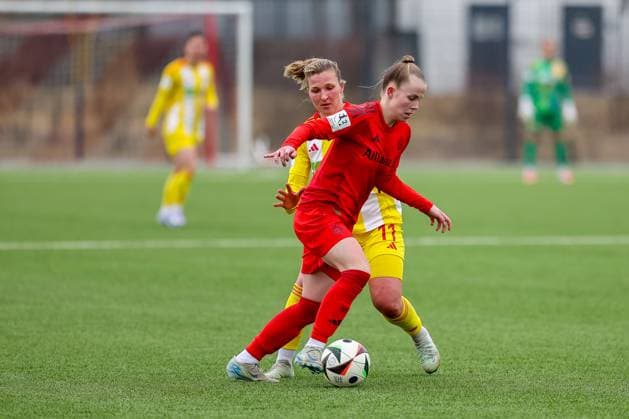 duel between Laura Gloning FC Bayern Muenchen II U20, 27 and Dina Orschmann 1 FC Union Berlin, 11 , GER, FC Bayern Muenchen II vs 1 FC Union Berlin, Football, 2 Womens Bundesliga, Matchday 18, Season 2024 2025, 16 03 2025, GER, FC Bayern Muenchen II vs 1 FC Union Berlin, Football, 2 Womens Bundesliga, Matchday 18, Season 2024 2025, 16 03 2025 Muenchen Copyright: xEibner-Pressefoto JennixMaulx EP_JML