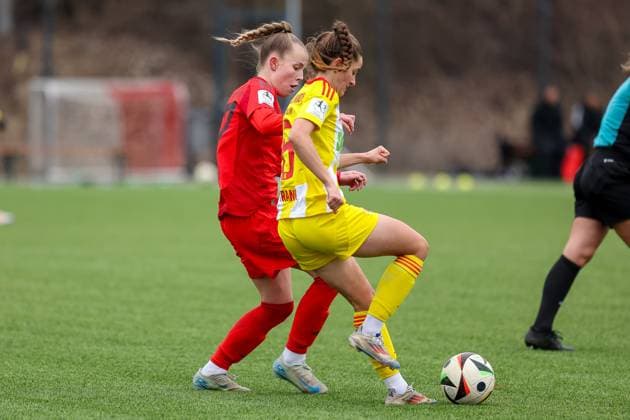 duel between Celine Frank 1 FC Union Berlin, 06 with ball and Laura Gloning FC Bayern Muenchen II U20, 27 , GER, FC Bayern Muenchen II vs 1 FC Union Berlin, Football, 2 Womens Bundesliga, Matchday 18, Season 2024 2025, 16 03 2025, GER, FC Bayern Muenchen II vs 1 FC Union Berlin, Football, 2 Womens Bundesliga, Matchday 18, Season 2024 2025, 16 03 2025 Muenchen Copyright: xEibner-Pressefoto JennixMaulx EP_JML