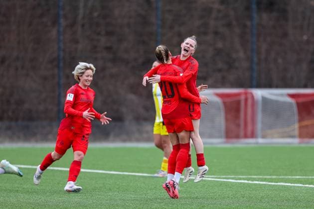 Jana Kappes FC Bayern Muenchen II U20, 20, Sarah Ernst FC Bayern Muenchen II U20, 10 and Amelie Roduner FC Bayern Muenchen II U20, 19 cheer for the 2 2 goal from the penalty spot, GER, FC Bayern Muenchen II vs 1 FC Union Berlin, Football, 2 Womens Bundesliga, Matchday 18, Season 2024 2025, 16 03 2025, GER, FC Bayern Muenchen II vs 1 FC Union Berlin, Football, 2 Womens Bundesliga, Matchday 18, Season 2024 2025, 16 03 2025 Muenchen Copyright: xEibner-Pressefoto JennixMaulx EP_JML