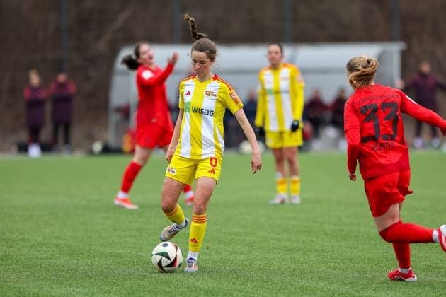 Celine Frank 1 FC Union Berlin, 06 with ball with Greta Huenten FC Bayern Muenchen II U20, 33 , GER, FC Bayern Muenchen II vs 1 FC Union Berlin, Football, 2 Womens Bundesliga, Matchday 18, Season 2024 2025, 16 03 2025, GER, FC Bayern Muenchen II vs 1 FC Union Berlin, Football, 2 Womens Bundesliga, Matchday 18, Season 2024 2025, 16 03 2025 Muenchen Copyright: xEibner-Pressefoto JennixMaulx EP_JML