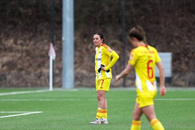 Disappointed players from 1 FC Union Berlin after the match Athanasia Maraitou 1 FC Union Berlin, 77 , Emotions, GER, FC Bayern Muenchen II vs 1 FC Union Berlin, Football, 2 Womens Bundesliga, Matchday 18, Season 2024 2025, 16 03 2025, GER, FC Bayern Muenchen II vs 1 FC Union Berlin, Football, 2 Womens Bundesliga, Matchday 18, Season 2024 2025, 16 03 2025 Muenchen Copyright: xEibner-Pressefoto JennixMaulx EP_JML