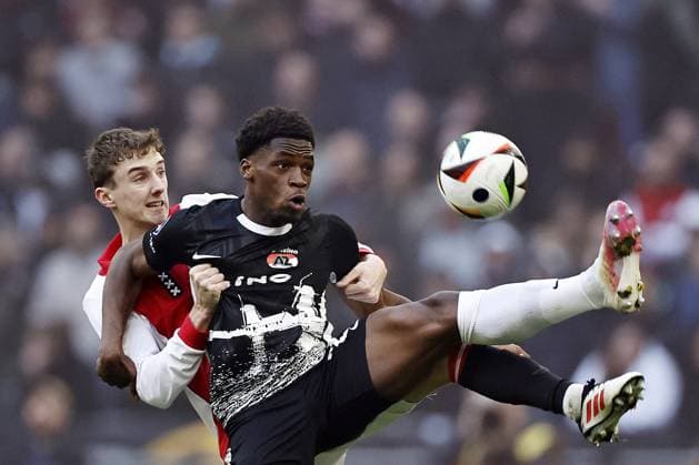 AMSTERDAM - (l-r) Youri Baas of Ajax, Ernest Poku of AZ Alkmaar during the Dutch Eredivisie match between AFC Ajax and AZ at the Johan Cruijff ArenA on March 16, 2025 in Amsterdam, Netherlands. ANP Hollandse Hoogte MAURICE VAN STEEN Dutch Eredivisie 2024 25 xVIxANPxSportx xMauricexvanxSteenxIVx 522485210 originalFilename: 522485210.jpg