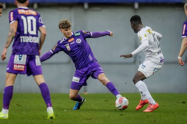 SOCCER - BL, A.Klagenfurt vs Altach KLAGENFURT,AUSTRIA,16.MAR.25 - SOCCER - ADMIRAL Bundesliga, SK Austria Klagenfurt vs SCR Altach. Image shows Jannik Robatsch (A.Klagenfurt) and Djawal Kaiba (Altach).  GEPAxpictures xMatthiasxTrinkl