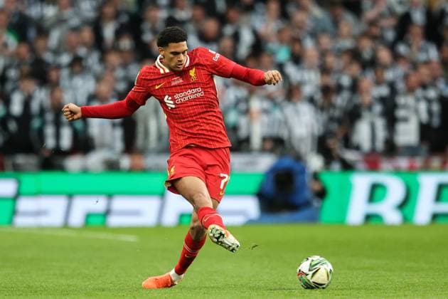 Carabao Cup Final Liverpool v Newcastle United Jarell Quansah of Liverpool passes the ball during the Carabao Cup Final match Liverpool vs Newcastle United at Wembley Stadium , London, United Kingdom, 16th March 2025 (Photo by Alfie Cosgrove News Images) London Wembley Stadium Greater London United Kingdom Copyright: xAlfiexCosgrove NewsxImagesx