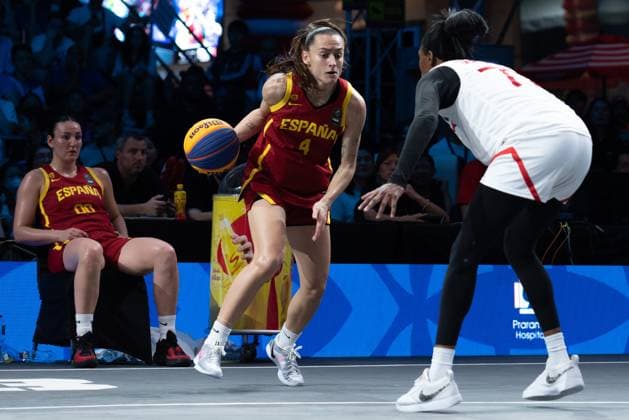 Basketball, Frauen, FIBA 3x3 Champions Cup in Bangkok, Finale, Kanada - Spanien Women s Final FIBA Basketball 3x3 Champions Cup, Canada Vs Spain - 16 Mar 2025 Alba Prieto 4 of Spain seen in action during the women s FIBA Basketball 3x3 Champions Cup 2025 final match between Canada and Spain at Central World. Final score; Canada 15 : 13 Spain. Bangkok Thailand Copyright: xPeeraponxBoonyakiatx xSOPAxImagesx 3x3W-final21-13