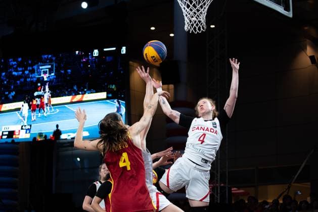 Basketball, Frauen, FIBA 3x3 Champions Cup in Bangkok, Finale, Kanada - Spanien Women s Final FIBA Basketball 3x3 Champions Cup, Canada Vs Spain - 16 Mar 2025 Kacie Bosch (R) of Canada and Alba Prieto (L) of Spain seen in action during the women s FIBA Basketball 3x3 Champions Cup 2025 final match between Canada and Spain at Central World. Final score; Canada 15 : 13 Spain. Bangkok Thailand Copyright: xPeeraponxBoonyakiatx xSOPAxImagesx 3x3W-final21-8