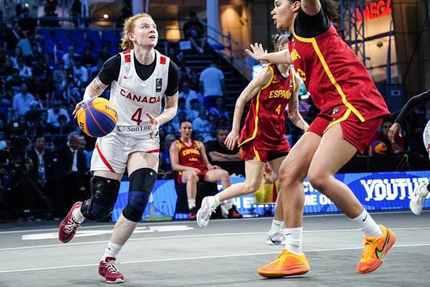Basketball, Frauen, FIBA 3x3 Champions Cup in Bangkok, Finale, Kanada - Spanien FIBA 3x3 Champions Cup 2025. Canada s Kacie Bosch (left) competes against Spain s Cecilia Muhate (right) during the women s FIBA Basketball 3x3 Champions Cup 2025 final game between Spain and Canada in Bangkok, Thailand, on March 16, 2025. Bangkok Bangkok Thailand  Copyright: xAnusakxLaowilasx originalFilename:laowilas-notitle250316_np3LH.jpg