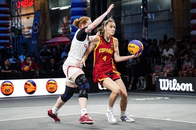 Basketball, Frauen, FIBA 3x3 Champions Cup in Bangkok, Finale, Kanada - Spanien FIBA 3x3 Champions Cup 2025. Canada s Kacie Bosch (L) competes against Spain s Alba Prieto (R) during the women s FIBA basketball 3x3 Champions Cup 2025 final game between Spain and Canada in Bangkok, Thailand, on March 16, 2025. Bangkok Bangkok Thailand  Copyright: xAnusakxLaowilasx originalFilename:laowilas-notitle250316_np40R.jpg