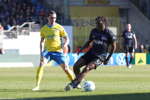 16 03 2025, xtgx, Soccer 2 Bundesliga, Eintracht Braunschweig Hertha BSC Berlin emspor, v l Rayan Philippe Braunschweig, 9 , Deyovaisio Zeefuik Hertha, 42 DFL DFB REGULATIONS PROHIBIT ANY USE OF PHOTOGRAPHS as IMAGE SEQUENCES and or QUASI VIDEO Braunschweig