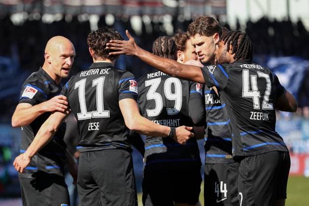 16 03 2025, xtgx, Fußball 2 Bundesliga, Eintracht Braunschweig Hertha BSC Berlin emspor, v l Hertha after goal to 0 1 by Fabian Reese Hertha, 11 Jubel, Torjubel, jubelt ueber das Tor, celebrate the goal, celebration DFL DFB REGULATIONS PROHIBIT ANY USE OF PHOTOGRAPHS as IMAGE SEQUENCES and or QUASI VIDEO Braunschweig