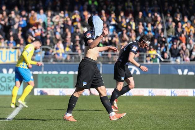 16 03 2025, xtgx, Fußball 2 Bundesliga, Eintracht Braunschweig Hertha BSC Berlin emspor, v l Ibrahim Maza Hertha, 10 enttaeuscht, enttäuscht, schaut enttaeuscht, niedergeschlagen, disappointed DFL DFB REGULATIONS PROHIBIT ANY USE OF PHOTOGRAPHS as IMAGE SEQUENCES and or QUASI VIDEO Braunschweig