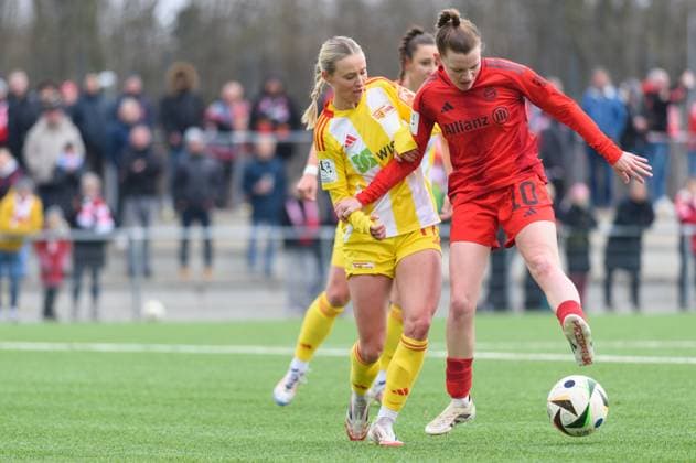 Munich, Germany, March 16th 2025: with a heel kick Sarah Ernst (10 FC Bayern Munich II) and Judith Steinert (17 (Union Berlin) during the 2. Frauen Bundesliga match between FC Bayern Munich II and 1. FC Union Berlin at FC Bayern Campus, Munich, Germany. (Sven Beyrich SPP)  Copyright: xSvenxBeyrich SPPx spp-en-SvBe-20250316-D4S_7433