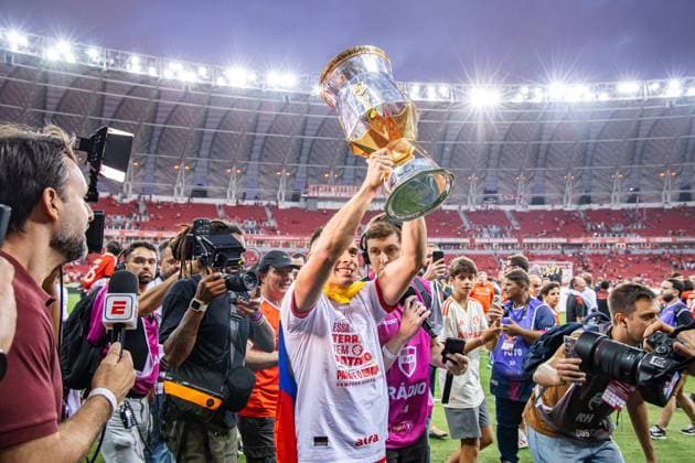 Bilder des Jahres 2025, Sport 03 März Sport Themen der Woche KW11 Sport Bilder des Tages Internacional x Grêmio PORTO ALEGRE, RS - 16.03.2025: INTERNACIONAL X GRÊMIO - Internacional and Grêmio compete in GRENAL 446. Match that defines the Champion of the 2025 Gaucho Championship. Match played on Sunday afternoon (16) at the Beira Rio Stadium in Porto Alegre, RS, Brazil. (Photo: Cleiton Debona Fotoarena) x2707563x  CleitonxDebona
