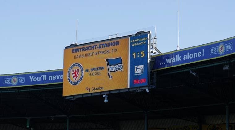 Scoreboard with final score 1 5 Football, Men, Season 2024 2025 2 BL, Eintracht Stadion, Eintracht Braunschweig vs Hertha BSC Berlin, 1 5 DFL REGULATIONS PROHIBIT ANY USE OF PHOTOGRAPHS AS IMAGE SEQUENCES AND OR QUASI VIDEO