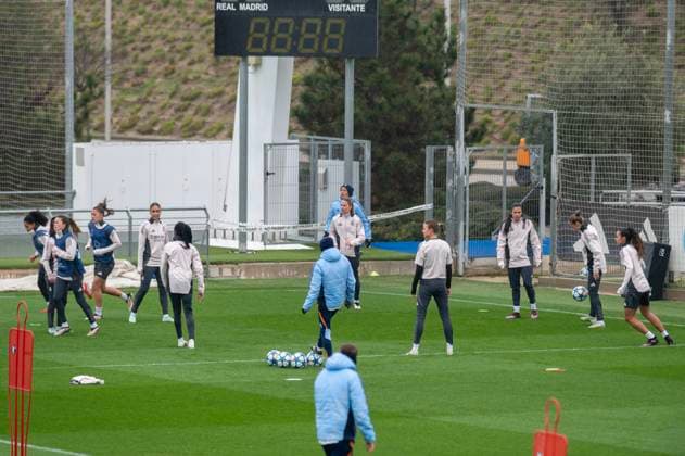 March 17, 2025, Valdebebas, Madrid, Spain: REAL MADRID players training before the Womans Champions League match at the Ciudad Deportiva de Valdebebas on march 17, 2025 in Madrid, Spain. Valdebebas Spain - ZUMAc312 20250317_zsp_c312_031 Copyright: xOscarxManuelxSanchezx