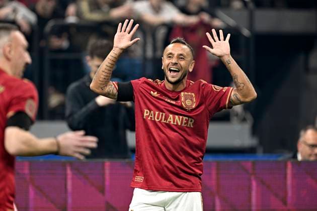 Football, Rafinha, 40th birthday on 7 September