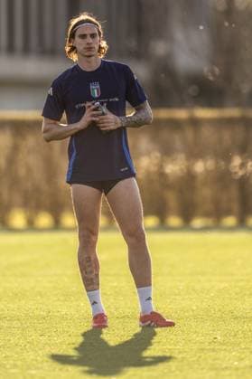 Italy Training Session & press conference, PK, Pressekonferenz Italy player Riccardo Calafiori trains at BPER Training Centre in Appiano Gentile, Como, Italy, on March 17, 2025. Appiano Gentile Italy  Copyright: xGiacomoxCosuax originalFilename:cosua-notitle250317_npVgy.jpg