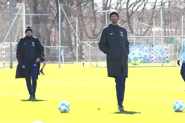 DEU, DFL, 2 FBL Hertha BSC, Training, 18 03 2025, Sportforum, Berlin, DEU, DFL, 2 FBL Hertha BSC, Training, im Bild Cheftrainer Stefan Leitl Hertha BSC Berlin , Co Trainer Andre Mijatovic Hertha BSC Berlin DFL regulations prohibit any use of Photographs as image sequences and or quasi video Foto Juergen Engler nordphoto GmbH nordphotoxGmbHx xEngler nph00076