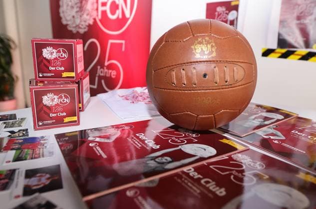 Sport Themen der Woche KW12 Sport Bilder des Tages 18.03.2025 - Fussball - 1. FC Nürnberg FCN ( Club ) - Kick-Off-Veranstaltung zum Jubiläum 125 Jahre 1. FC Nürnberg - Sportfoto Zink DaMa - xdaxmax - Symbolbild Symbolfoto Feature Impression - FCN-Panini Panini Panini-Album Ball Panini-Bilder Aufkleber *** 18 03 2025 Soccer 1 FC Nuremberg FCN Club Kick Off Event for the anniversary 125 years 1 FC Nuremberg Sportfoto Zink DaMa xdaxmax Symbolbild Symbol photo Feature Impression FCN Panini Panini Panini Album Ball Panini Pictures Sticker