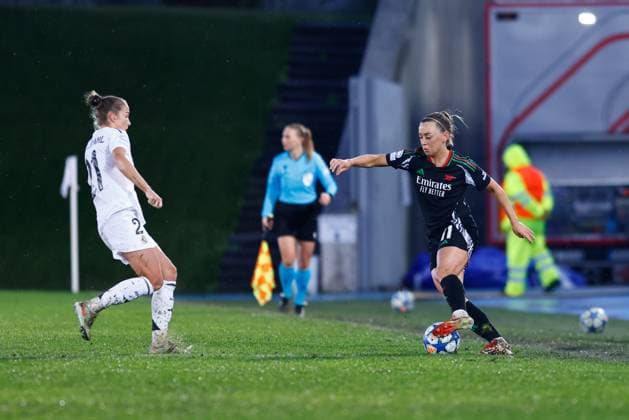 March 18, 2025, Valdebebas, Madrid, SPAIN: Katie McCabe of Arsenal FC in action during the UEFA WomenÃ¢â‚¬â ¢s Champions League Quarter Final first leg, football match played between Real Madrid CF and Arsenal FC at Alfredo Di Stefano stadium on March 18, 2025, in Valdebebas, Madrid, Spain. Valdebebas SPAIN - ZUMAa181 20250318_zaa_a181_047 Copyright: xDennisxAgyemanx